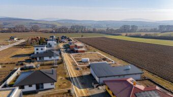 Exkluzívne Vám ponúkame NA PREDAJ stavebný pozemok v obci BE