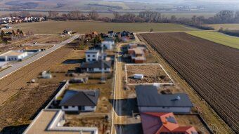 Exkluzívne Vám ponúkame NA PREDAJ stavebný pozemok v obci BE