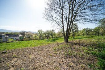 Exkluzívne Vám ponúkame NA PREDAJ – stavebné pozemky – v obc
