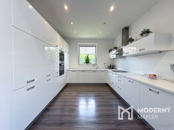 Typ: Rodinný dom Obec: Rajka
Moderný maklér ponúka na predaj