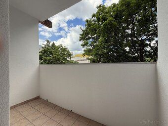 RE/MAX ponúka na prenájom kompletne vymaľovaný 4-izbový byt 