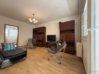 RE/MAX ponúka na prenájom kompletne vymaľovaný 4-izbový byt 