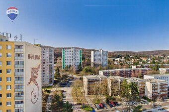 Ponúkame na predaj 3-izbový byt v pôvodnom stave (plastové o