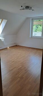 Ponúkam na prenájom rodinný dom 4+1, spolu s garážou s vo Ve