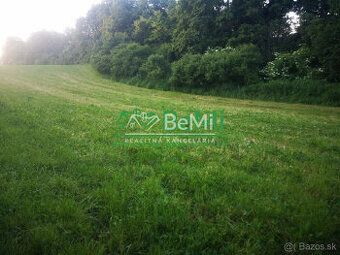 Ponúkame na predaj rekreačný pozemok s výmerou 772 m2, situo