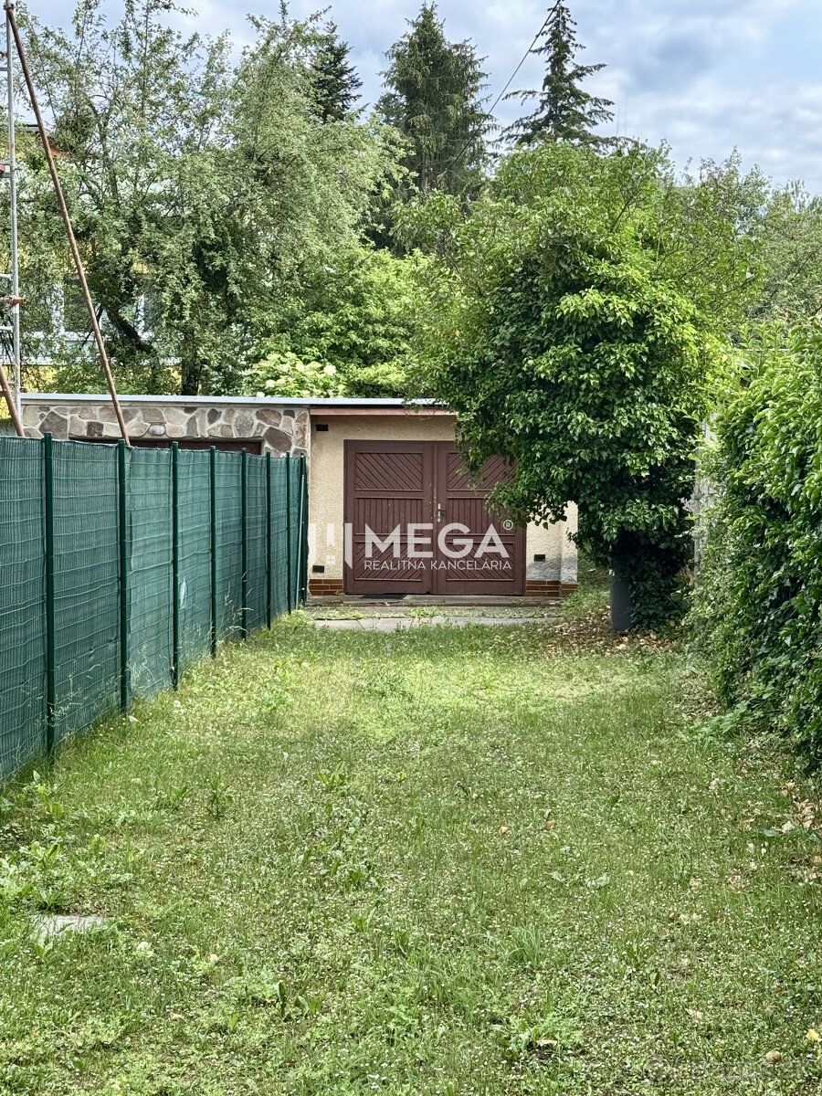 Typ: Garáže a parkovacie miesta Ulica: Osloboditeľov Obec: H