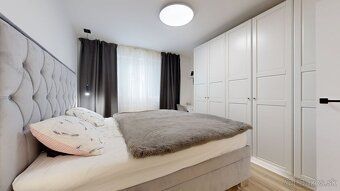 Ponúkame na predaj pekný, svetlý a moderne zariadený 2-izbov