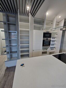 Výmera bytu 32,4 m2 + výmera loggia 8m2.
Exkluzívne zariaden