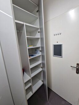 Výmera bytu 32,4 m2 + výmera loggia 8m2.
Exkluzívne zariaden