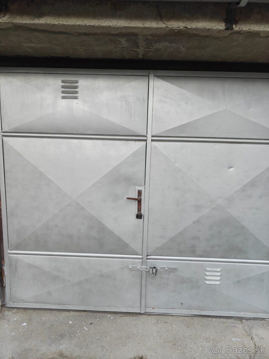 Predám garáž na Pivovarníckej ulici v radovej zástavbe 19m2.
