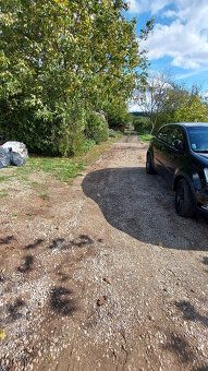 Ponúkame na predaj pozemok o výmere 1333 m2 v Leviciach - Do