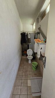 Ponúkame exkluzívne na predaj predajňu / rodinný dom v Kozár