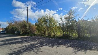 Ponúkame exkluzívne na predaj pozemok na viacero rodinných d
