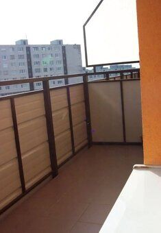 Ponúkame Vám na predaj 1,5-izbový byt o výmere 40 m2 .
Nachá