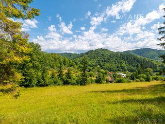 Slnečný stavebný pozemok s výmerou 5 203 m² vo vyhľadávanej 