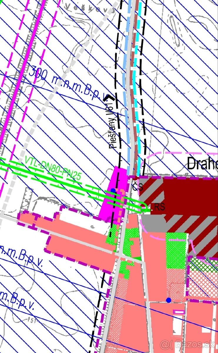 Investičný pozemok o rozlohe 1002m2. Nachádza sa vedľa cesty