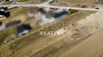 TUreality ponúka na predaj krásny, rovinatý a slnečný pozemo