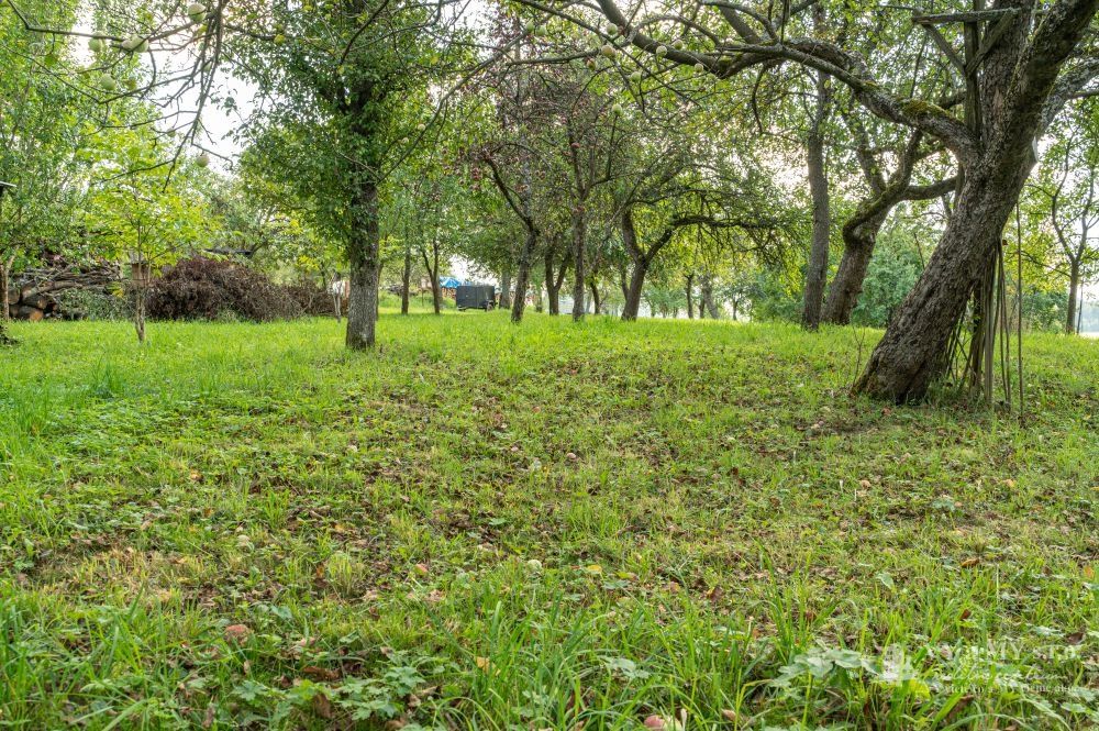 Ponúkame na predaj STAVEBNÝ pozemok o celkovej výmere 1753 m
