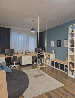 EXKLUZÍVNE NA PREDAJ – Veľkometrážny 3-izbový byt po komplet