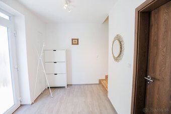 Typ: Rodinný dom Ulica: Slnečnicova 16B Obec: Rovinka
Realit