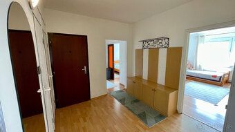 Virtuálna prehliadka: https://realitydream.sk/listing/3-izbo