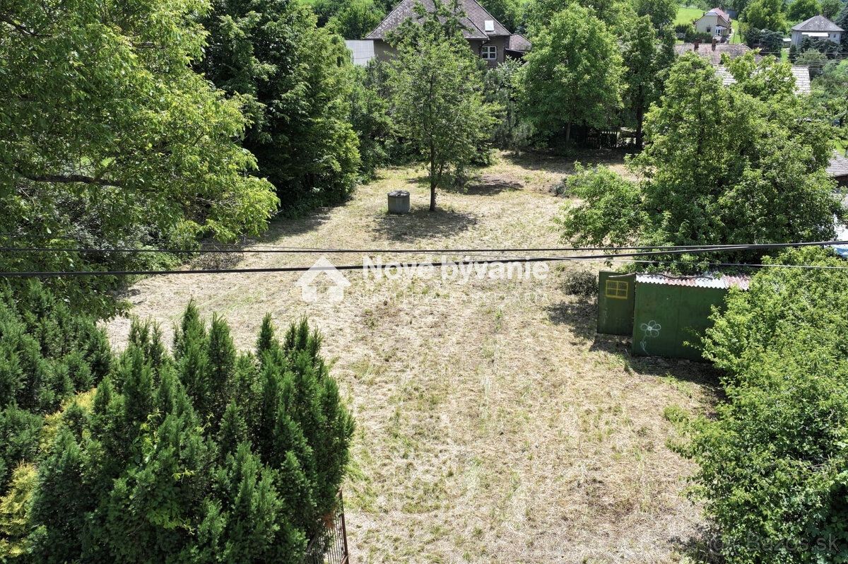 Ponúkame na predaj slnečný pozemok v centre obce Tulčík, kto
