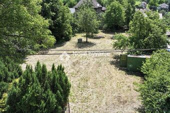 Ponúkame na predaj slnečný pozemok v centre obce Tulčík, kto
