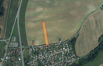 Ponúkame na predaj slnečný pozemok v centre obce Tulčík, kto