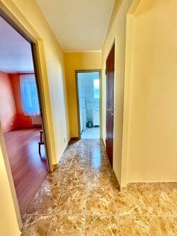 Predám 3 izbový byť v Šamoríne, 1 poschodie, 65 m2. V blízko