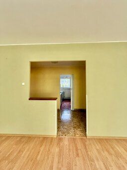 Predám 3 izbový byť v Šamoríne, 1 poschodie, 65 m2. V blízko