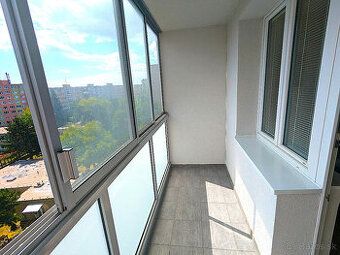 Na predaj 2 izbový byt o rozlohe 55 m2 s balkónom.Byt je v p