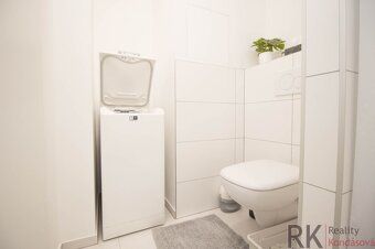 Exkluzívne Vám ponúkame na prenájom garsónku so zasklenou lo