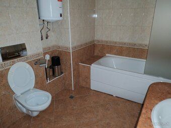 Plocha: 83.00 m² Izby: 2 Spálne: 1 Kúpeľne: 1 Poschodie: 2 L