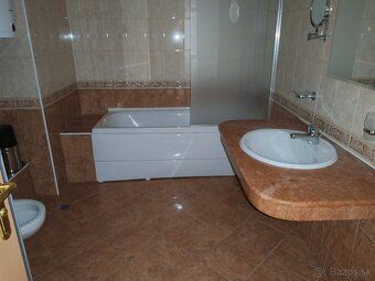 Plocha: 83.00 m² Izby: 2 Spálne: 1 Kúpeľne: 1 Poschodie: 2 L