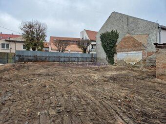 Ponúkam na predaj lukratívny pozemok o rozlohe 460 m² v úpln