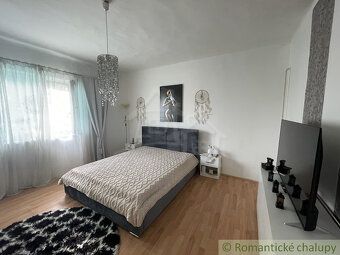 Tento štvorizbový rodinný dom nachádzajúci sa v kľudnej čast