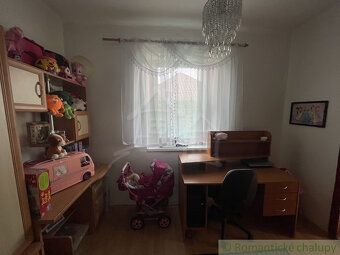 Tento štvorizbový rodinný dom nachádzajúci sa v kľudnej čast