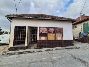 Predávame budovu v Rožňave v širšom centre mesta, vhodná na 
