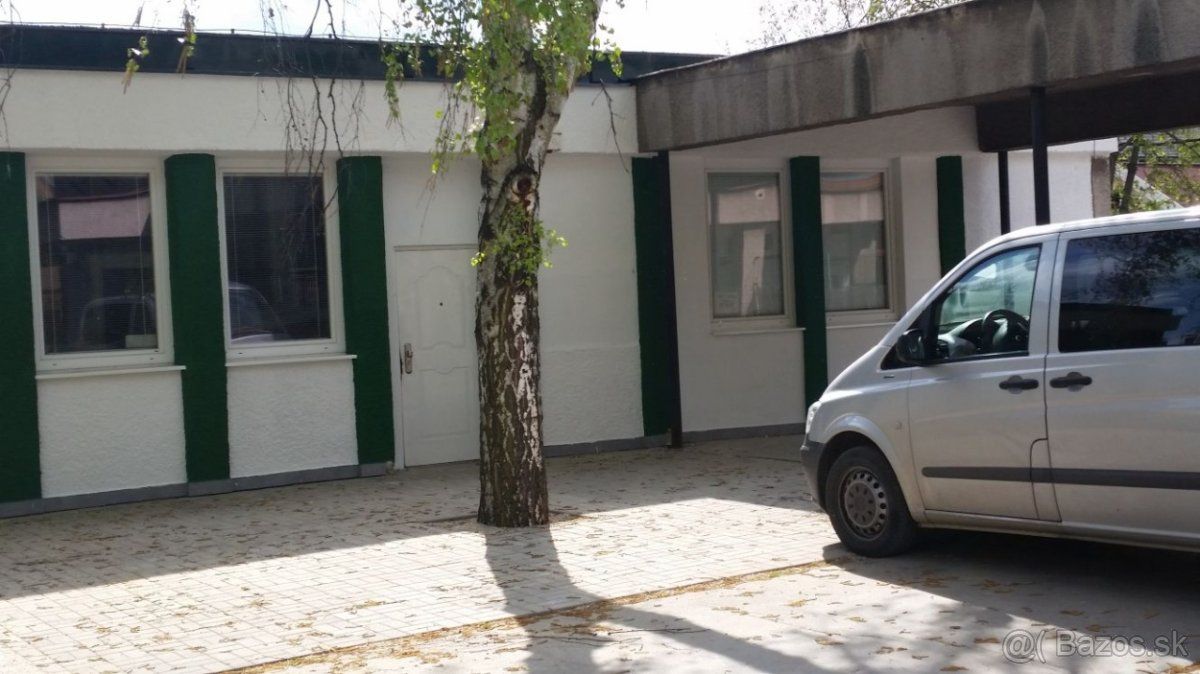 Predávame budovu v Rožňave v širšom centre mesta, vhodná na 