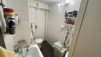 Predám prerobený 2 izbový byt , 61,88 m2 + 2,63 m2 balkón . 