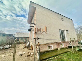 Ponúkame Vám na predaj veľký a priestranný rodinný dom v obc