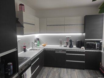 Predáme priestranný 2i byt 64m2 s balkónom. Byt sa nachádza 