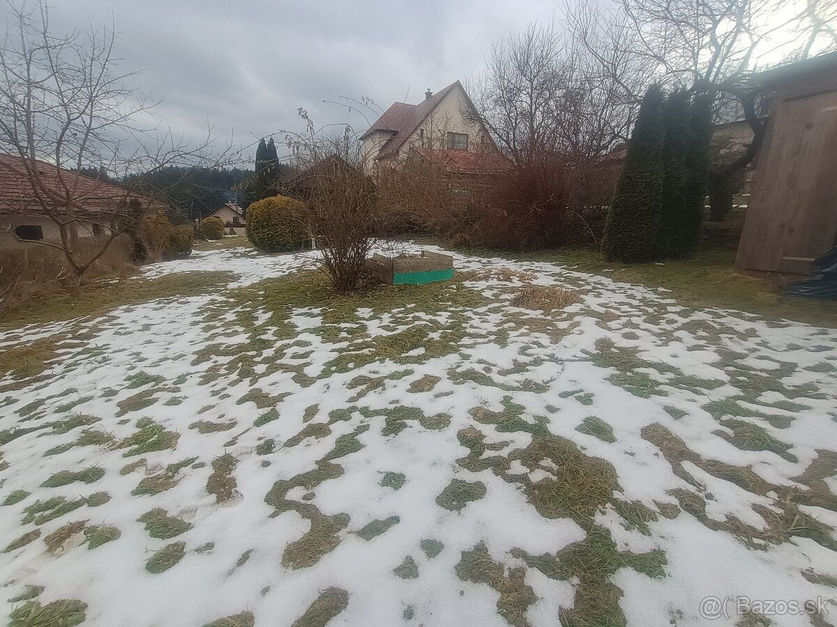 - mala chatka - pozemok 13,2x72 m - veľkosť pozemku: 961 m2 
