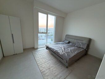 Predstavujeme vám priestrannú 4-spálňovú vilu s maid room v 