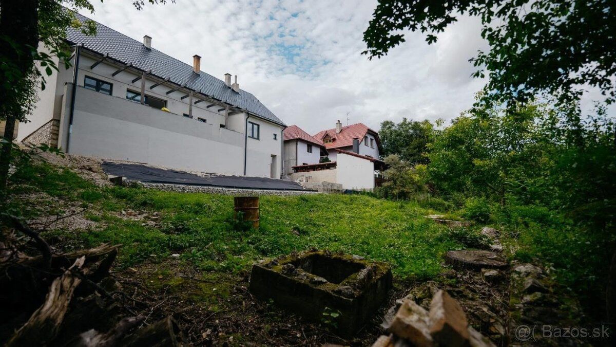Ponúkame na predaj priestranný a moderne zrekonštruovaný 5-i