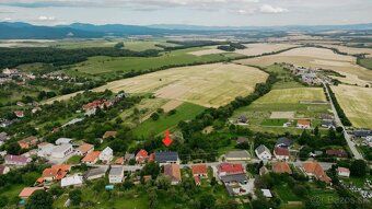 Ponúkame na predaj priestranný a moderne zrekonštruovaný 5-i
