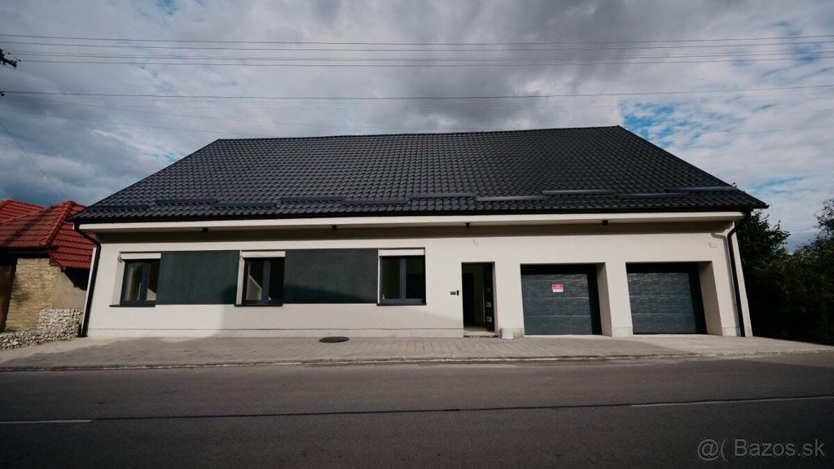 Ponúkame na predaj priestranný a moderne zrekonštruovaný 5-i