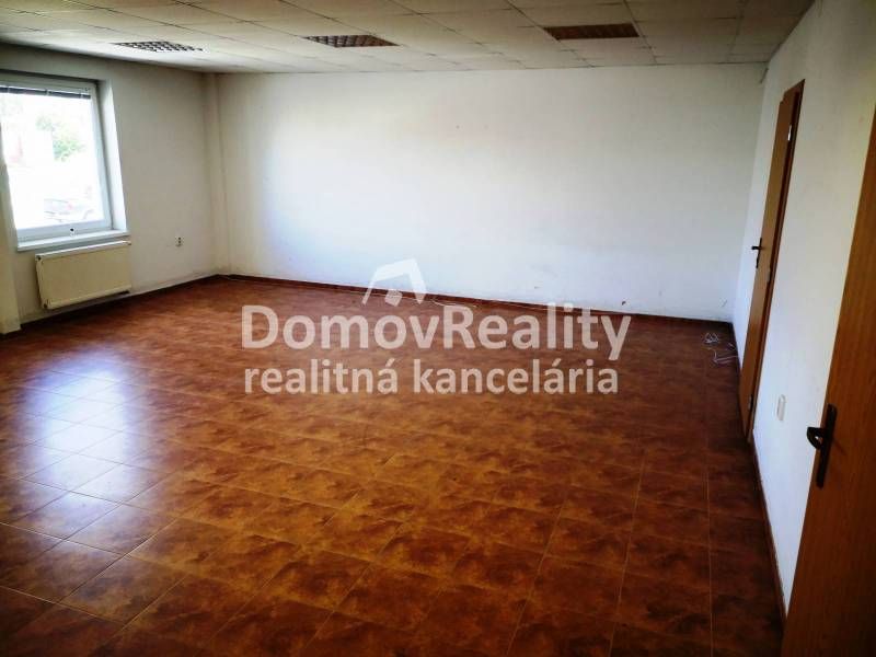 Ponúkame na prenájom pekný, svetlý kancelársky alebo podnika
