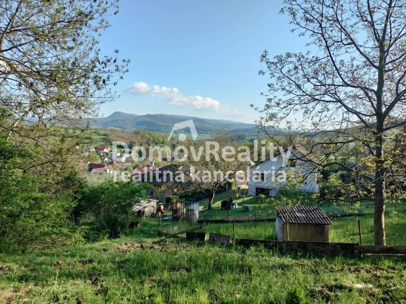 Ponúkame na predaj pozemok o výmere 1435 m2 vo vyhľadávanej 