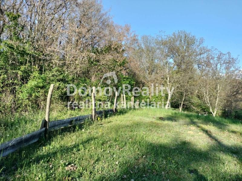 Ponúkame na predaj pozemok o výmere 1435 m2 vo vyhľadávanej 